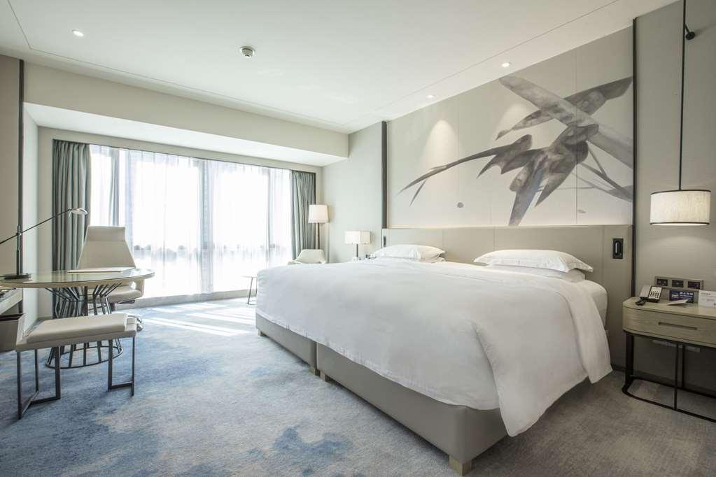 Doubletree By Hilton Hotel Shenzhen Longhua, Near Huawei, Foxcnn, Shenzhen North Railway, Uniwalk & Uniworld Shopping Mall, Sam'S Club Bilik gambar